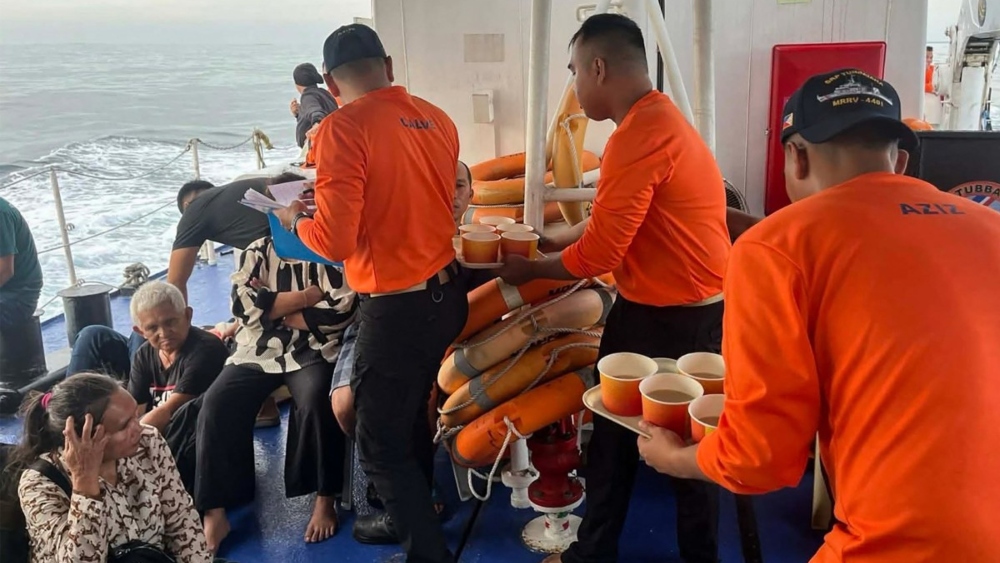 15 dead, 28 missing as ferry sinks in southern Philippines